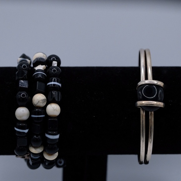 Gorgeous lightweight Bangles Beaded Art Market find with Metal details - Picture 13 of 13